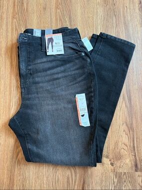 Time and Tru Woman’s Black Washed Straight-Leg Jeans